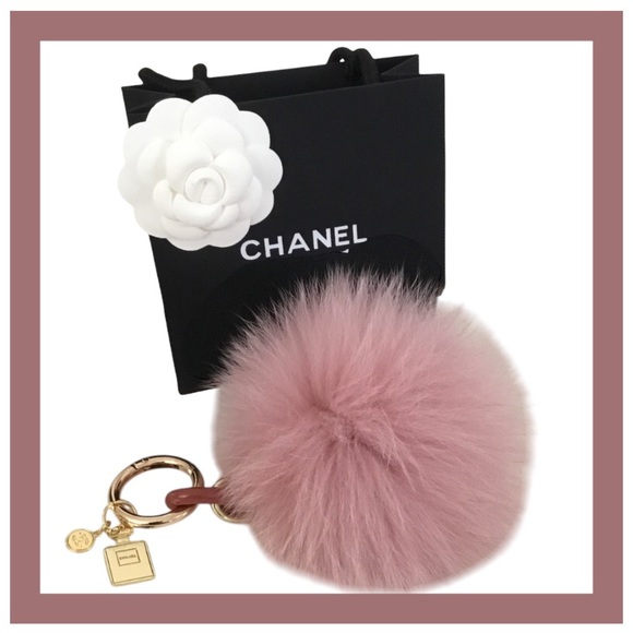 CHANEL FOX FUR POMPOM KEYCHAIN KEY CHARM MAUVE AND GOLD - Picture 3 of 3